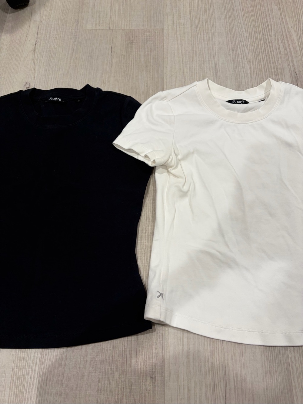 Women cuts tee